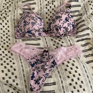 Victoria’s Secret bra panty combo